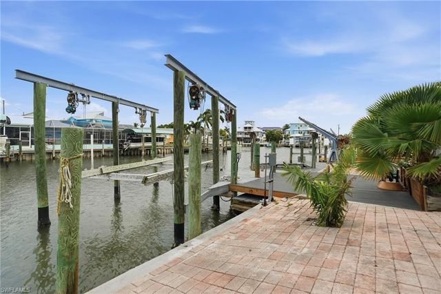 2300 Sycamore ST, St. James City, FL 33956