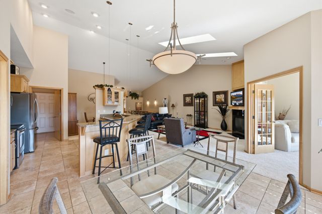 15516 Oakwood Drive, Urbandale, IA 50323