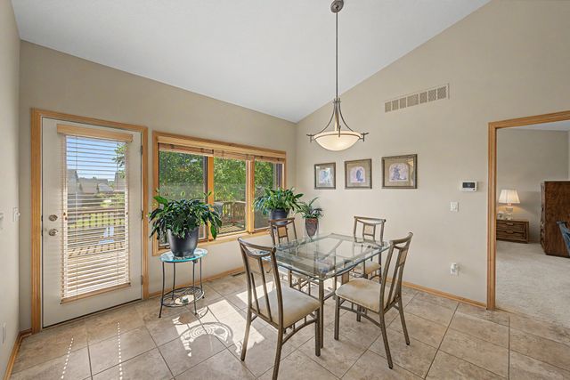 15516 Oakwood Drive, Urbandale, IA 50323