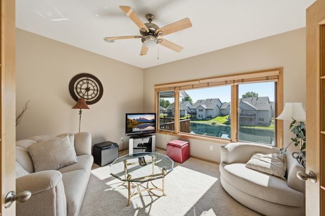 15516 Oakwood Drive, Urbandale, IA 50323