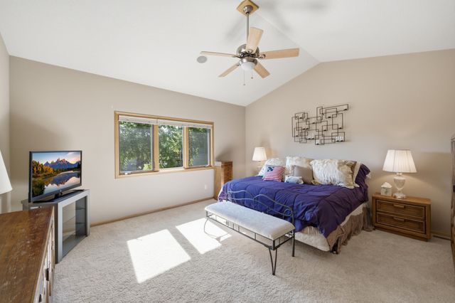 15516 Oakwood Drive, Urbandale, IA 50323