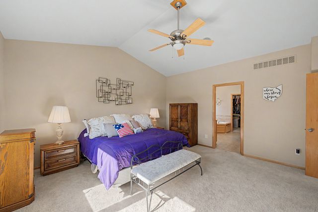 15516 Oakwood Drive, Urbandale, IA 50323
