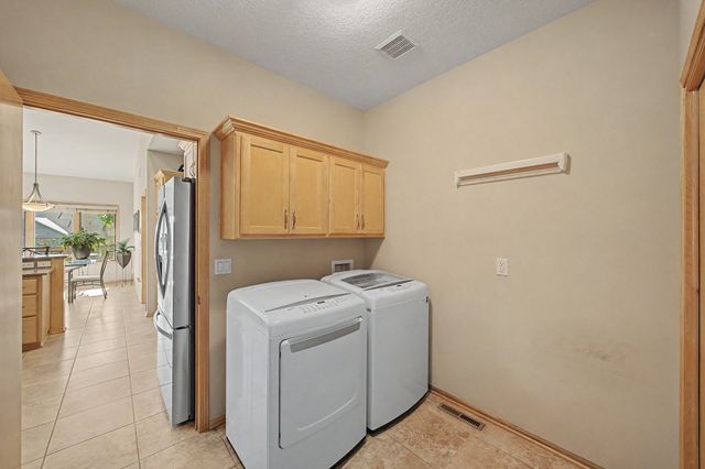 15516 Oakwood Drive, Urbandale, IA 50323