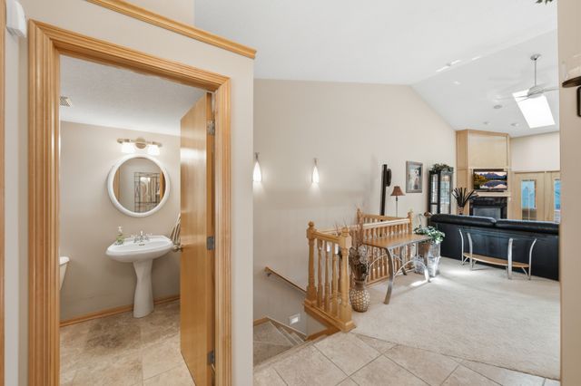 15516 Oakwood Drive, Urbandale, IA 50323
