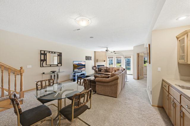 15516 Oakwood Drive, Urbandale, IA 50323