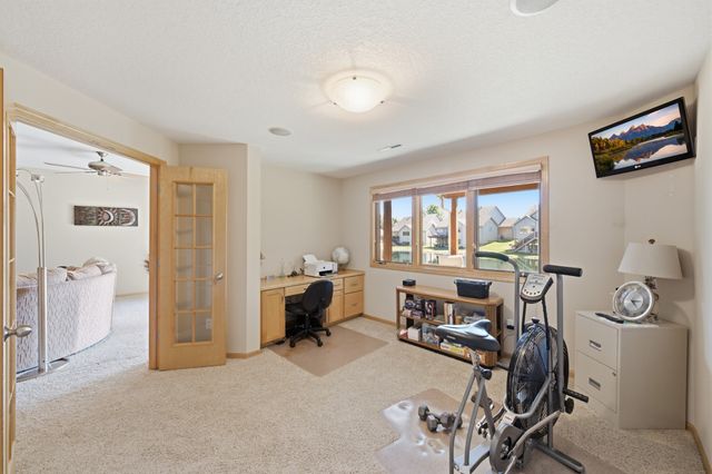 15516 Oakwood Drive, Urbandale, IA 50323