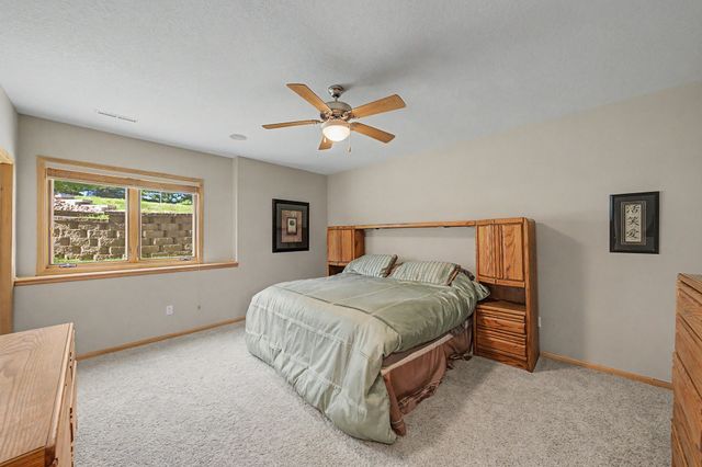 15516 Oakwood Drive, Urbandale, IA 50323