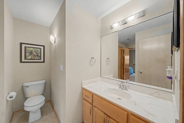 15516 Oakwood Drive, Urbandale, IA 50323