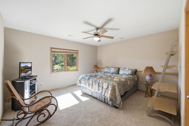 15516 Oakwood Drive, Urbandale, IA 50323