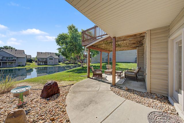 15516 Oakwood Drive, Urbandale, IA 50323