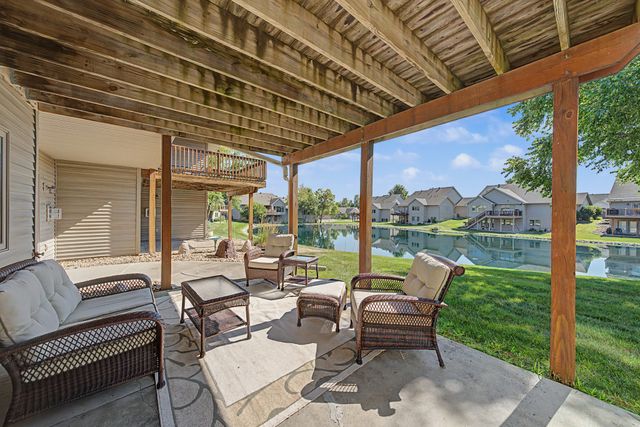 15516 Oakwood Drive, Urbandale, IA 50323