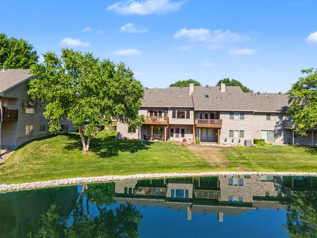 15516 Oakwood Drive, Urbandale, IA 50323