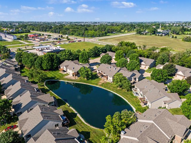 15516 Oakwood Drive, Urbandale, IA 50323