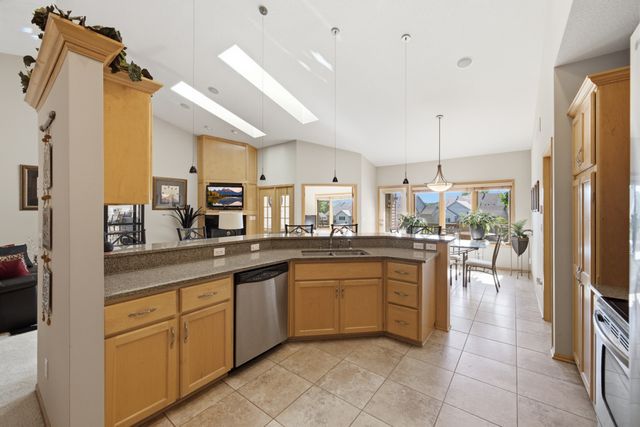 15516 Oakwood Drive, Urbandale, IA 50323