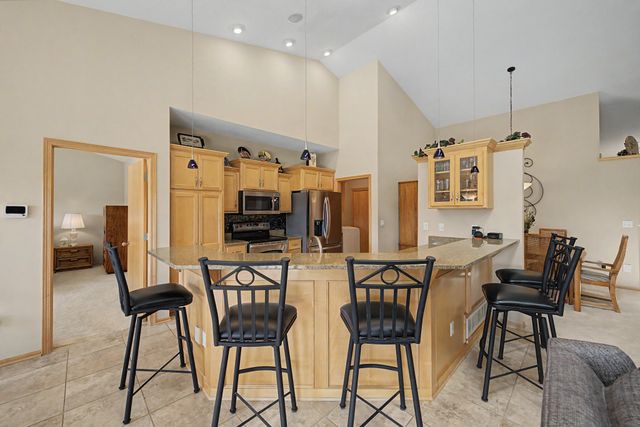 15516 Oakwood Drive, Urbandale, IA 50323