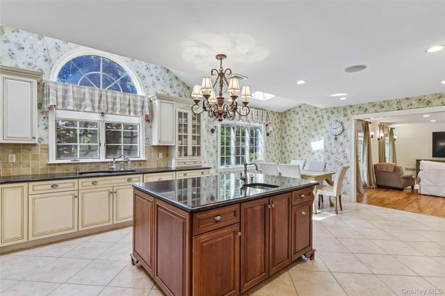 111 Palmyra Avenue, Woodmere, NY 11598