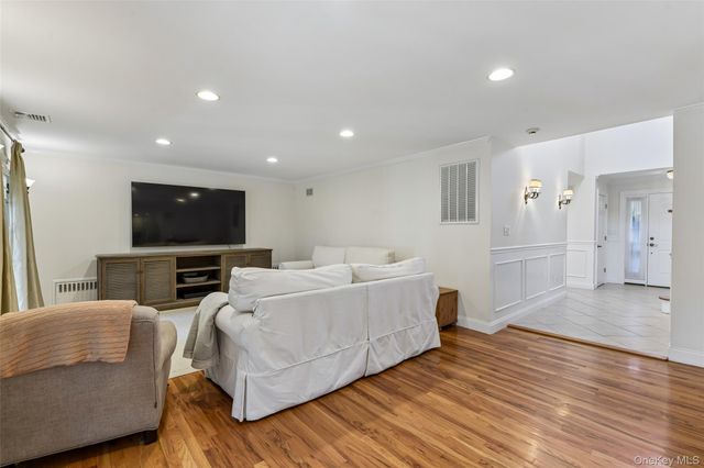 111 Palmyra Avenue, Woodmere, NY 11598