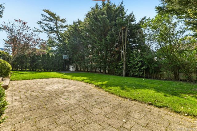 111 Palmyra Avenue, Woodmere, NY 11598