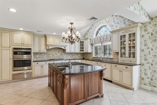 111 Palmyra Avenue, Woodmere, NY 11598