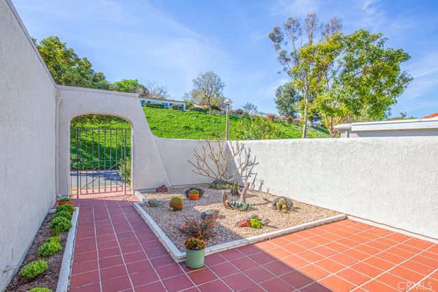 5479 Paseo Del Lago W A, Laguna Woods, CA 92637