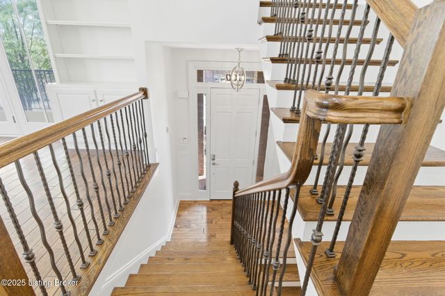 1100 Rose Hill Ln, Louisville, KY 40299