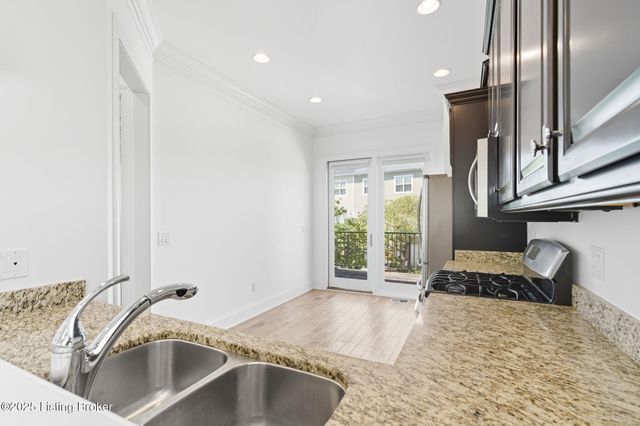 1100 Rose Hill Ln, Louisville, KY 40299