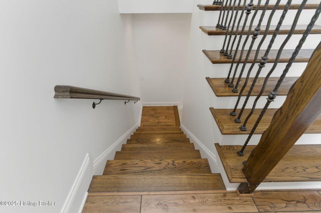 1100 Rose Hill Ln, Louisville, KY 40299