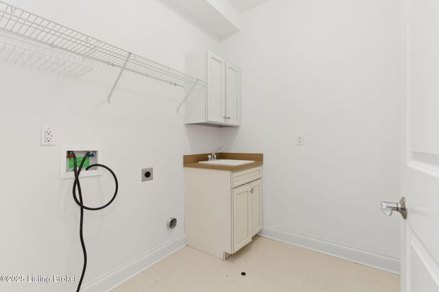 1100 Rose Hill Ln, Louisville, KY 40299