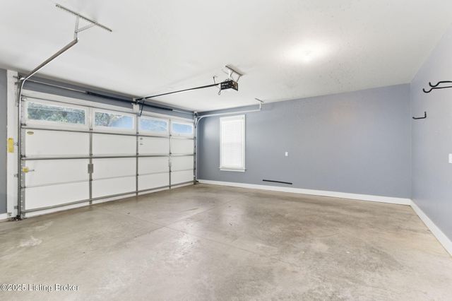 1100 Rose Hill Ln, Louisville, KY 40299