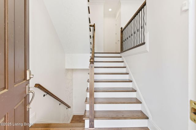 1100 Rose Hill Ln, Louisville, KY 40299