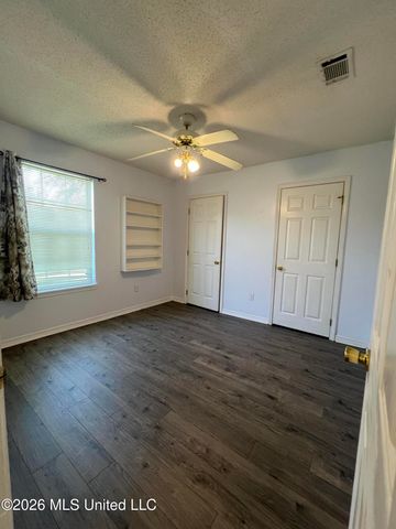 501 Woodward Drive, Ocean Springs, MS 39564