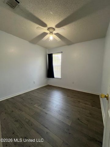 501 Woodward Drive, Ocean Springs, MS 39564