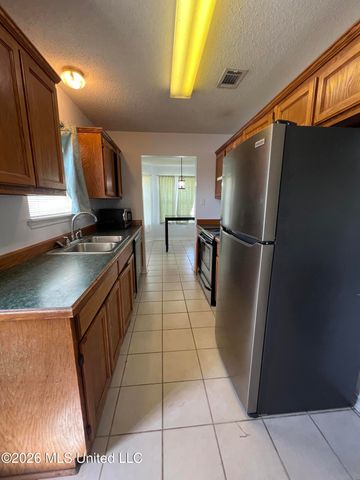501 Woodward Drive, Ocean Springs, MS 39564