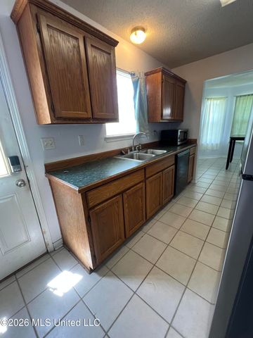 501 Woodward Drive, Ocean Springs, MS 39564