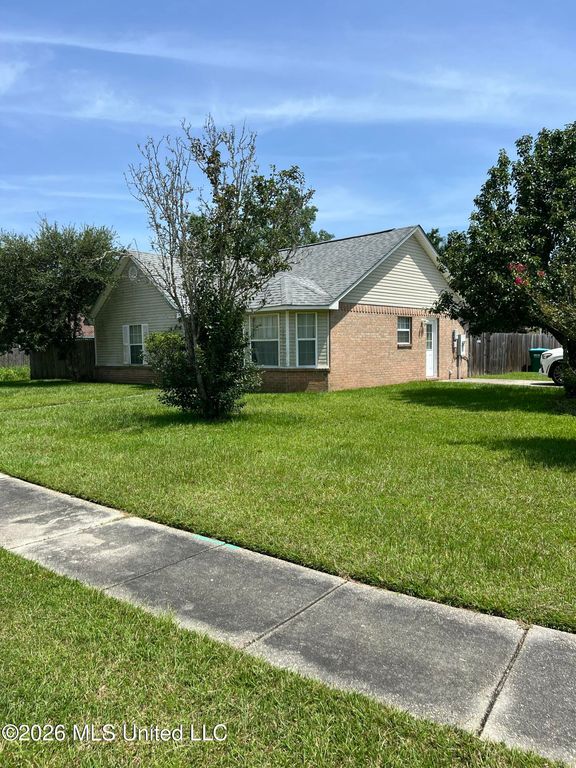 501 Woodward Drive, Ocean Springs, MS 39564