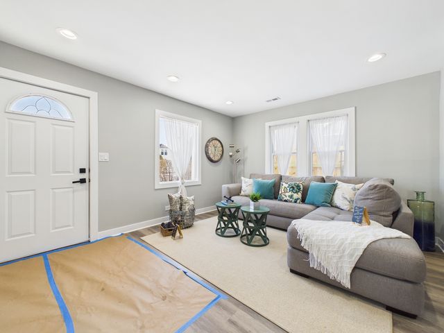 1728 N 35th Avenue, Stone Park, IL 60165