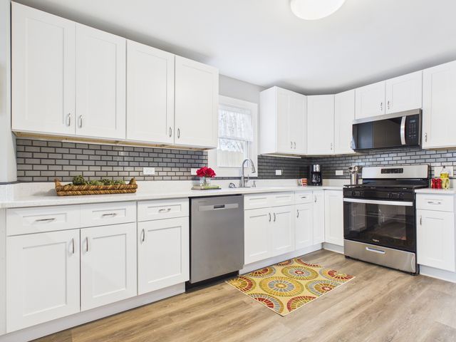 1728 N 35th Avenue, Stone Park, IL 60165