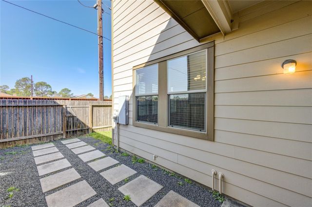 8335 Hawthorn Valley Lane, Houston, TX 77095