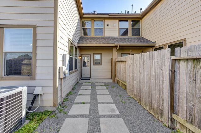 8335 Hawthorn Valley Lane, Houston, TX 77095