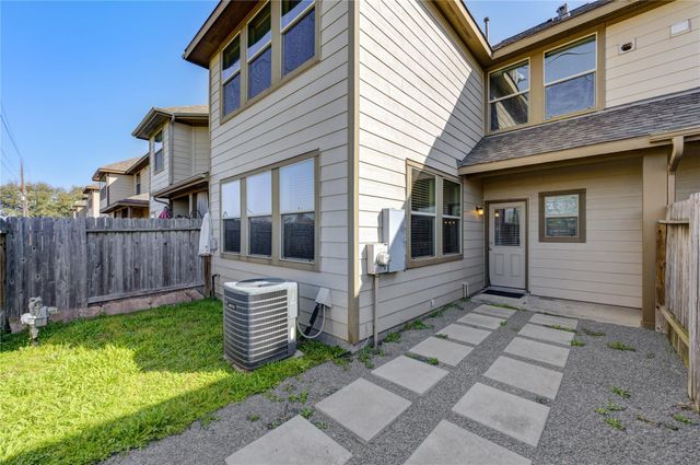 8335 Hawthorn Valley Lane, Houston, TX 77095