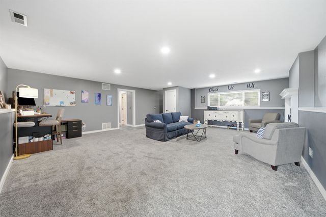 843 S Carriage Ct, Maize, KS 67101