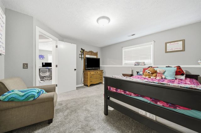 843 S Carriage Ct, Maize, KS 67101