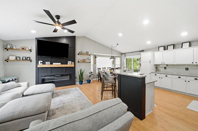 843 S Carriage Ct, Maize, KS 67101