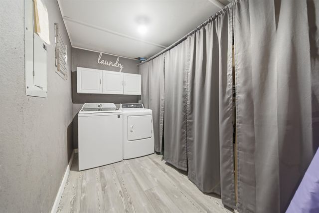 843 S Carriage Ct, Maize, KS 67101
