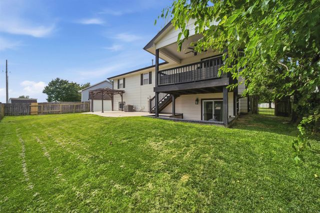 843 S Carriage Ct, Maize, KS 67101