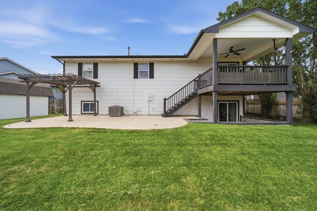 843 S Carriage Ct, Maize, KS 67101