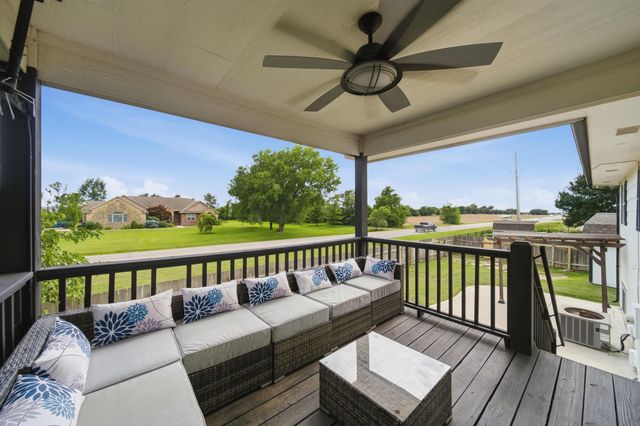 843 S Carriage Ct, Maize, KS 67101