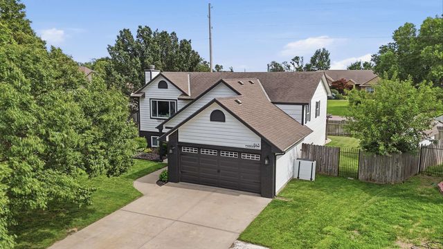 843 S Carriage Ct, Maize, KS 67101