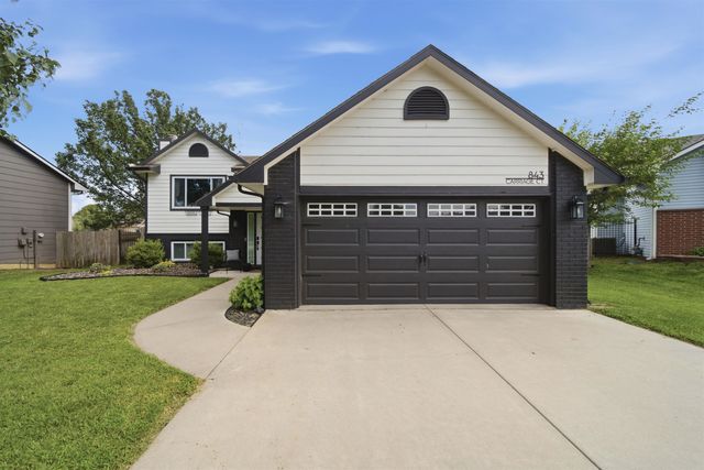 843 S Carriage Ct, Maize, KS 67101