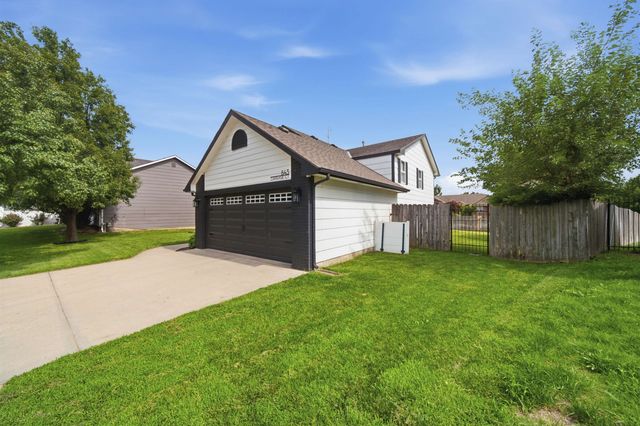 843 S Carriage Ct, Maize, KS 67101